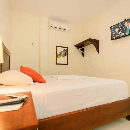 Hotel Mediterraneo Inn Santa Rosa de Lima Dış mekan fotoğraf