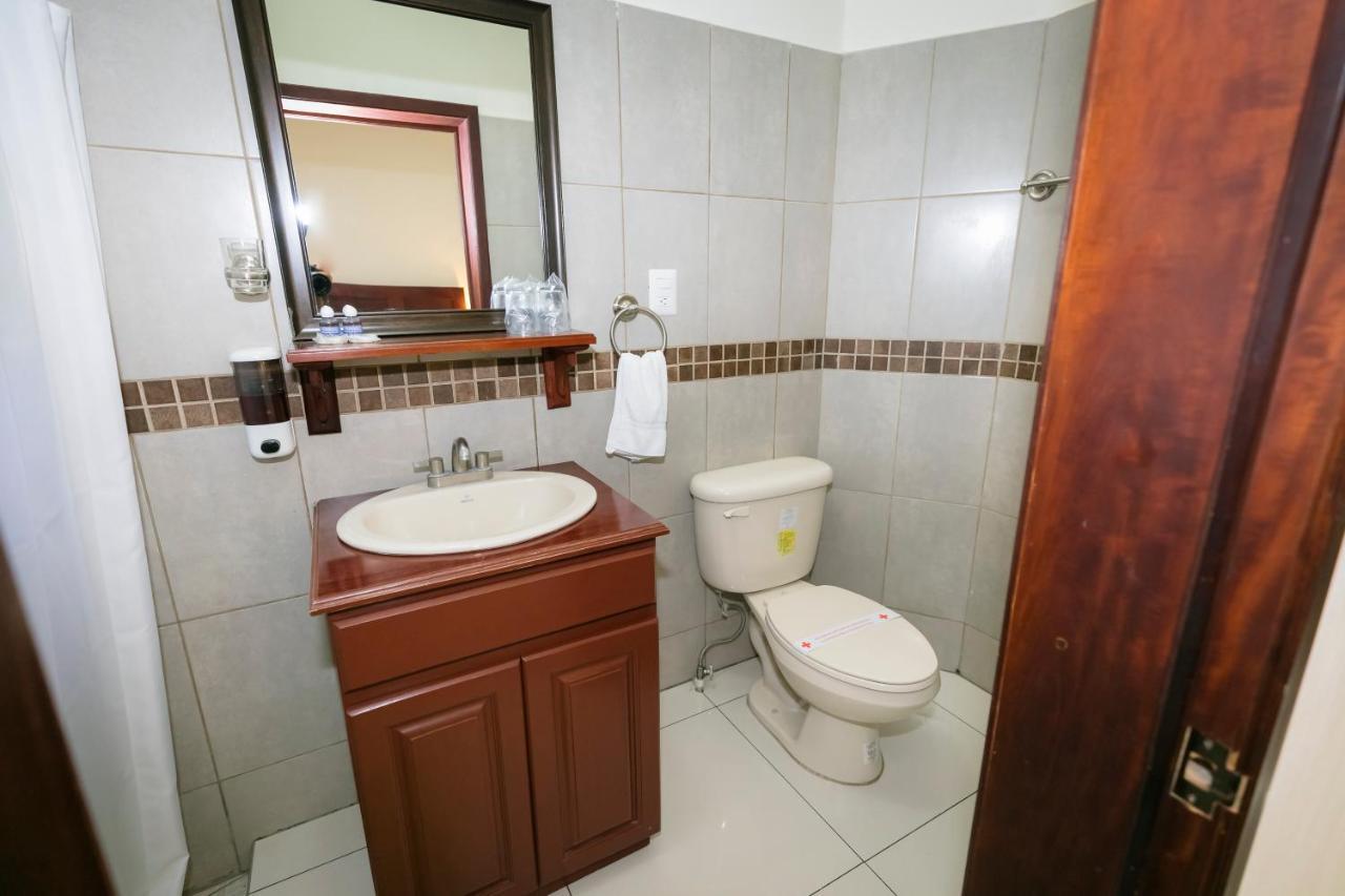 Hotel Mediterraneo Inn Santa Rosa de Lima Dış mekan fotoğraf