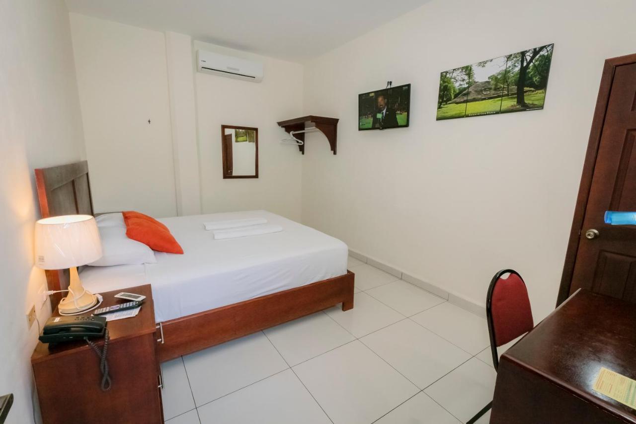 Hotel Mediterraneo Inn Santa Rosa de Lima Dış mekan fotoğraf