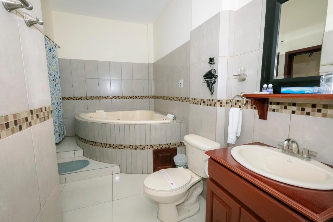 Hotel Mediterraneo Inn Santa Rosa de Lima Dış mekan fotoğraf