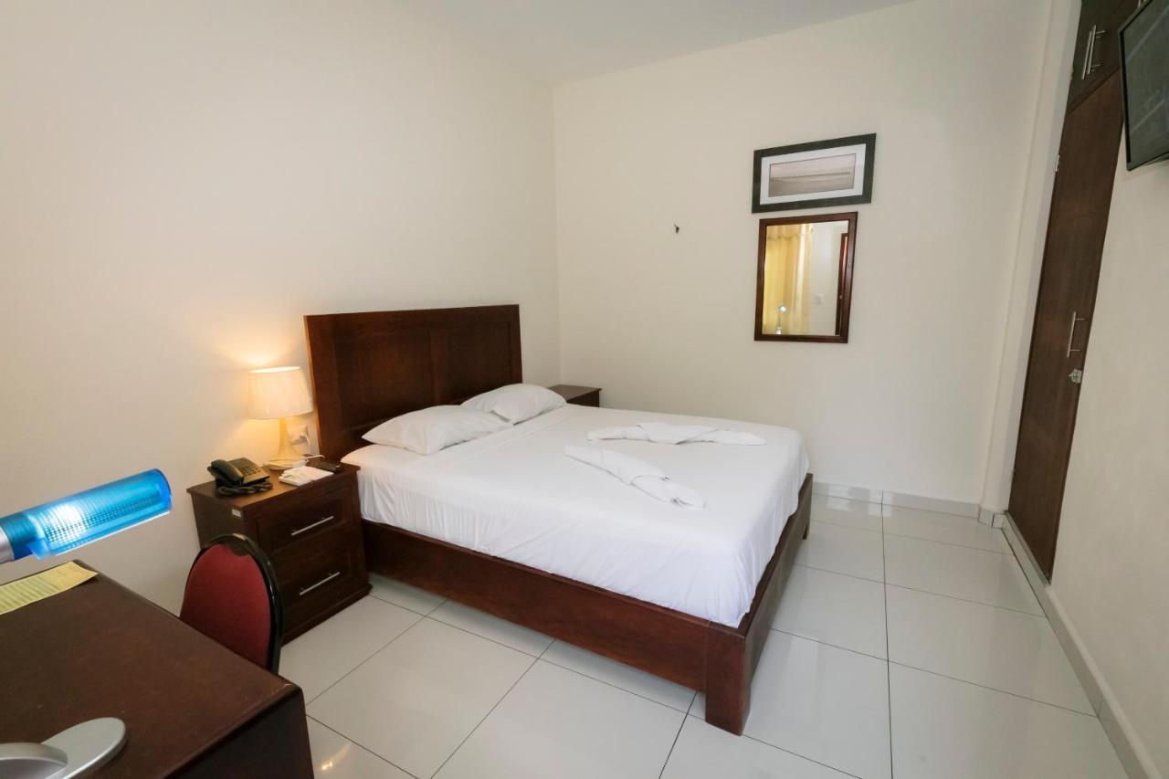 Hotel Mediterraneo Inn Santa Rosa de Lima Dış mekan fotoğraf